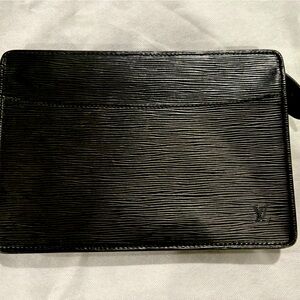 Louis Vuitton Black Epi Demi Clutch Authenticated by RealReal